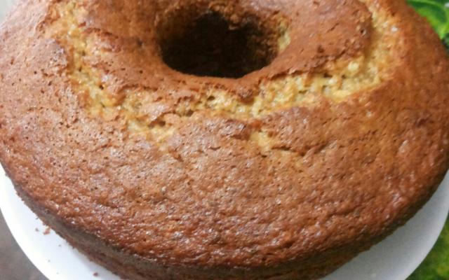 Bolo de banana com canela e castanhas